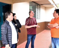 Prefeito realiza visita técnica para melhorias estruturais na Escola Municipal José de Car