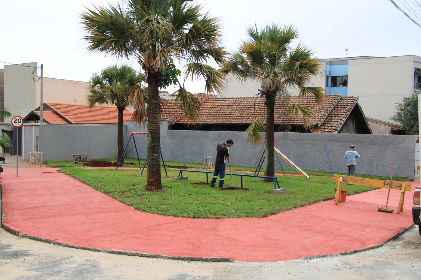Prefeitura realiza melhorias em praça pública da Vila Nova