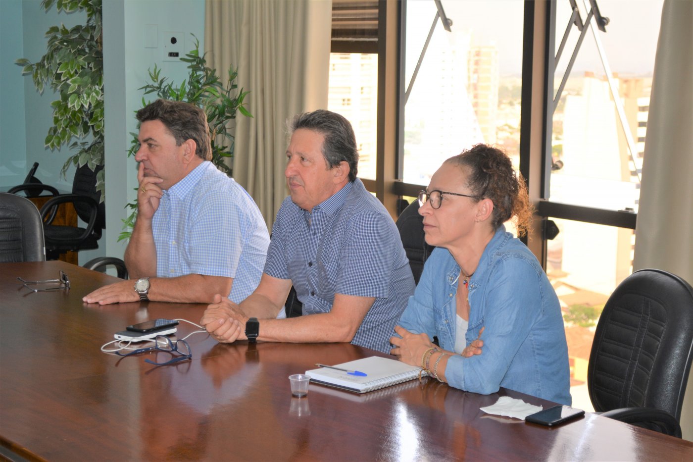 LIDERANÇAS DE ARAPONGA PARTICIPAM DE REUNIÃO NA FEEMG – PREFEITURA DE  ARAPONGA