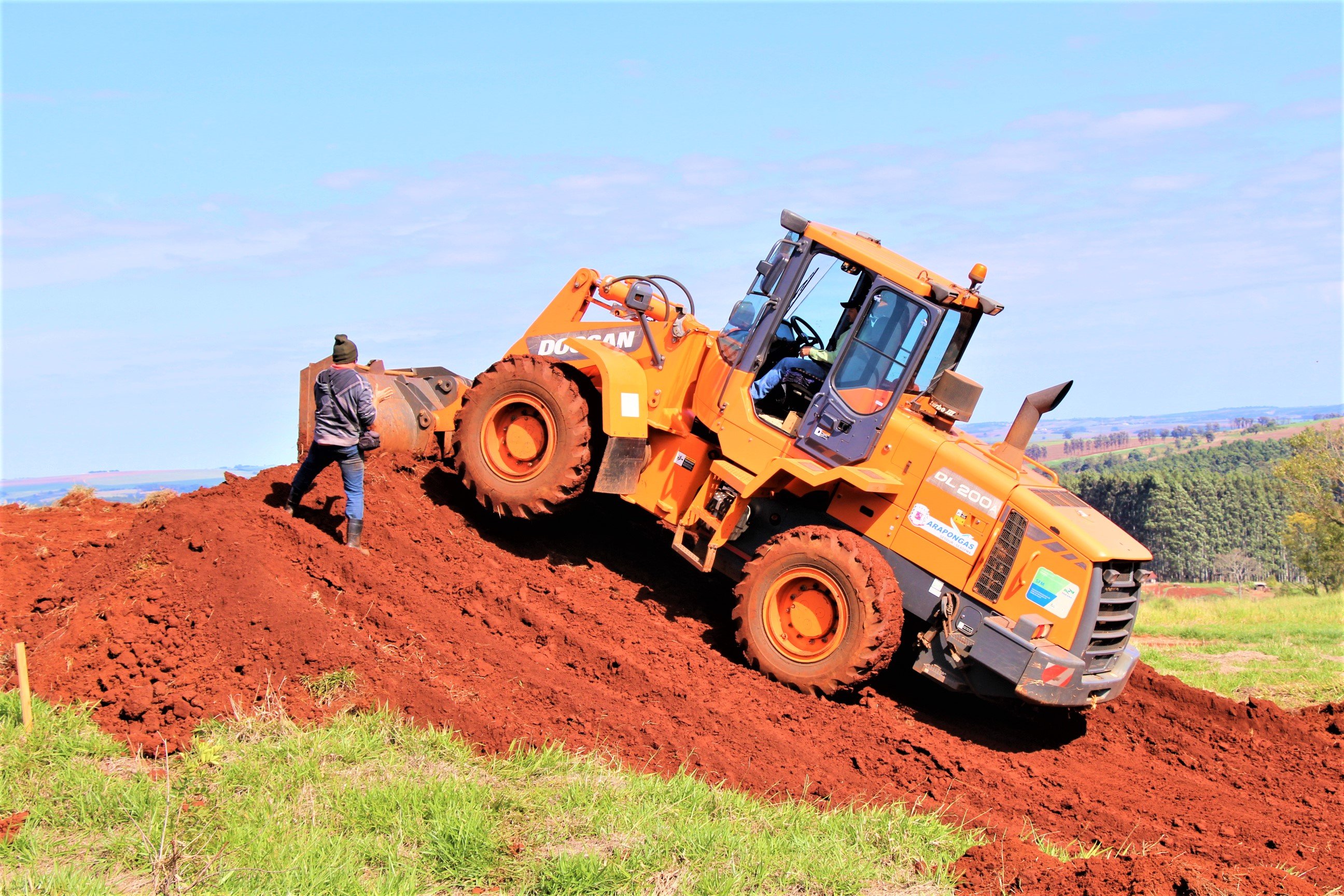 Executivo Municipal faz reforma da pista de motocross de Tangará da Serra