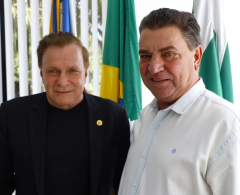 Mauro Moraes e Sérgio Onofre durante reunião.