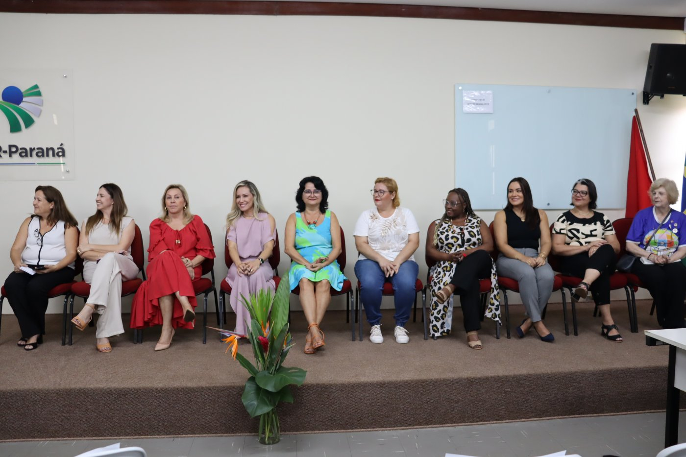 Arapongas participa de evento estadual sobre políticas para mulheres