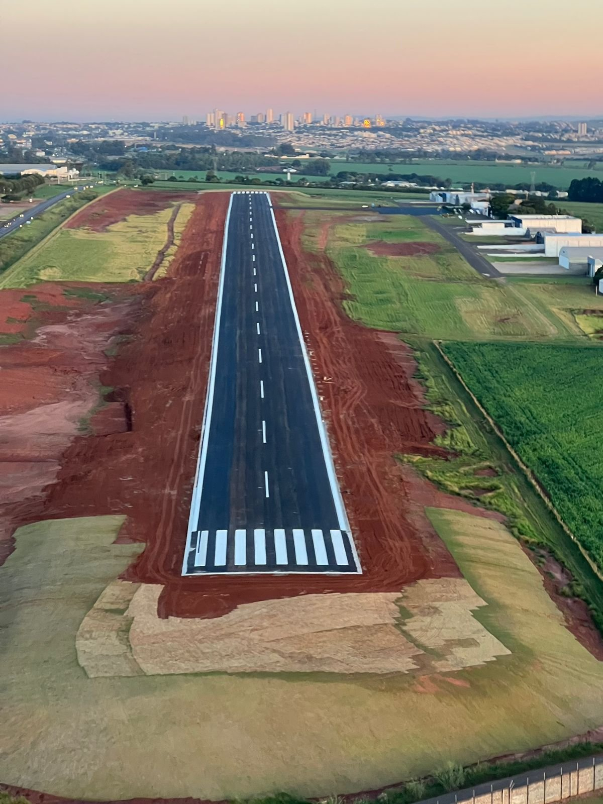 Reforma e ampliação da pista do aeroporto de Arapongas entra em reta final