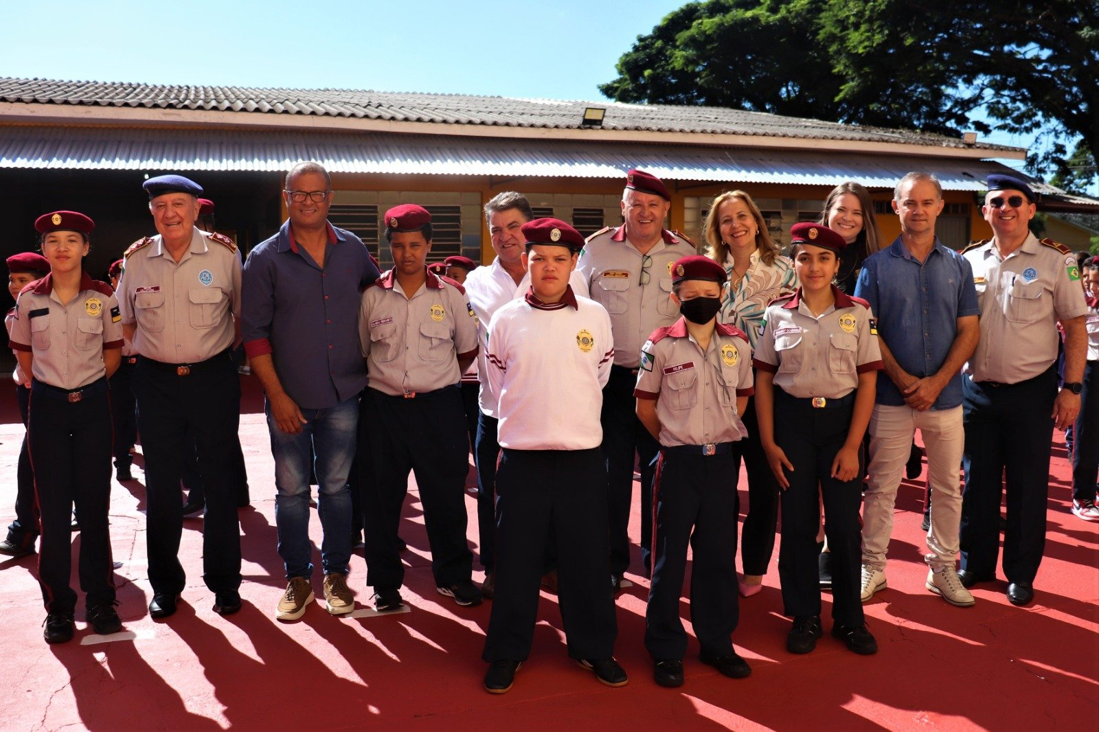 Equipe do Colégio da Vila Militar de Curitiba e comitiva de Goioerê realizam visita técnica na Escola Maria Hercília