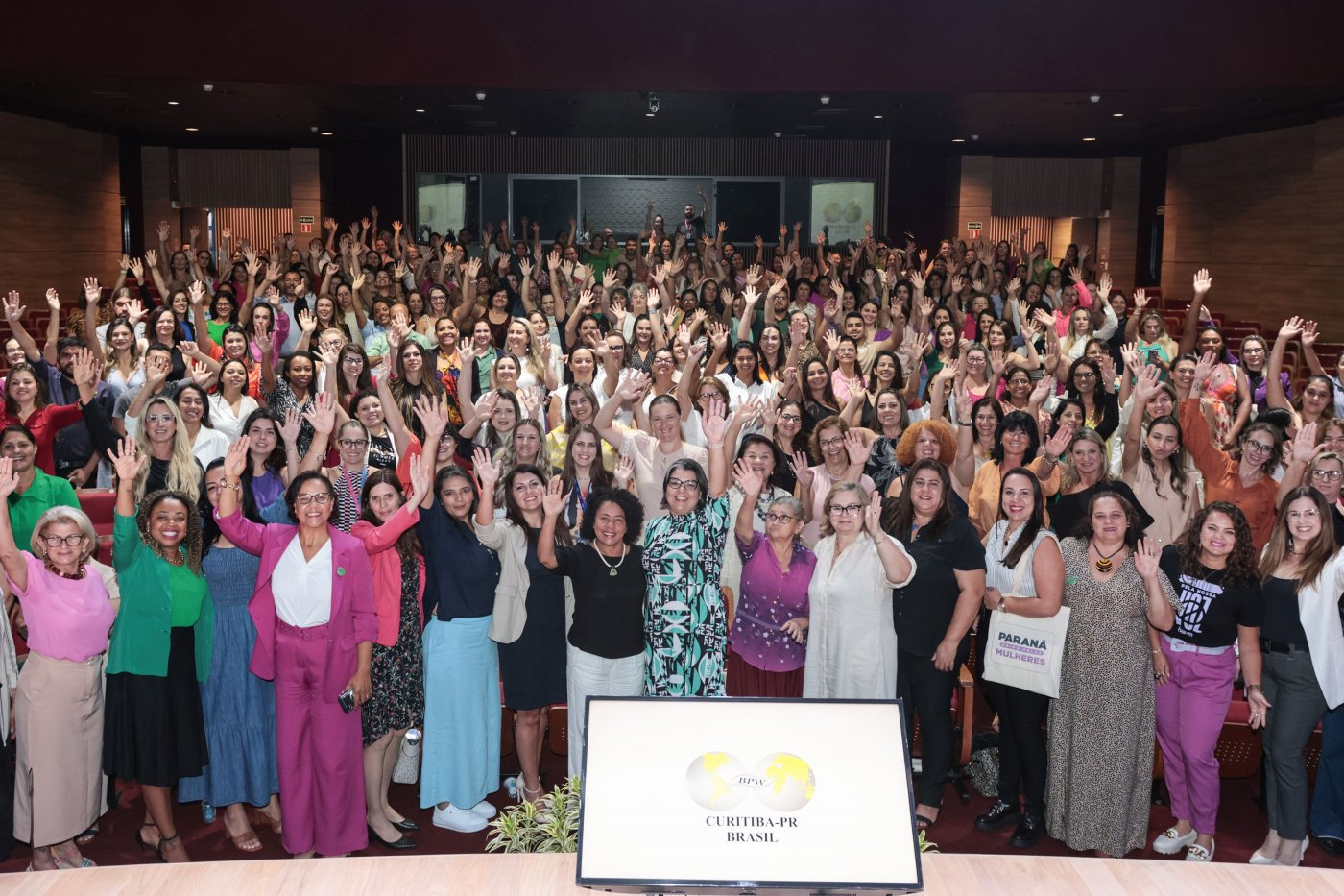 Arapongas marca presença no II Encontro Estadual de Gestão de Políticas Públicas para Mulheres